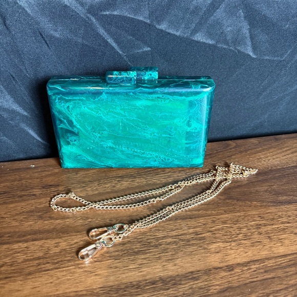 Ramla‎ Emerald — The Jewel of Modern Light, Handmade, acrylic, statement purse - Picture 3 of 9